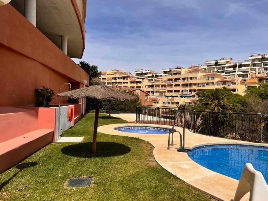 Benalmadena Costa Malaga Apartamento Muy Acogedor Con Vistas Al Mar Terraza Gigante Para Verano E Invierno Parking エクステリア 写真